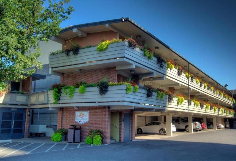 هتل Travelodge By Wyndham Niagara Falls At The Falls