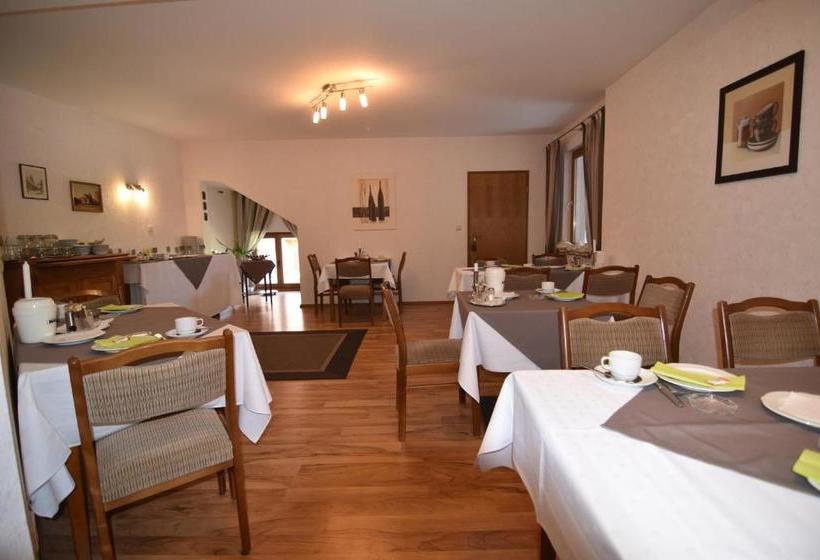 فندق صغير Gasthaus Deutsches Haus Garni