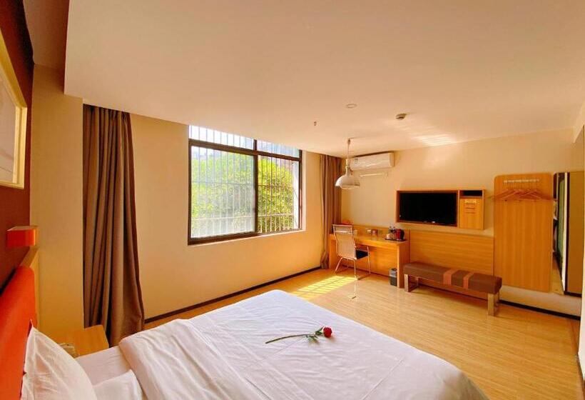 Hotel 7days Premium Yichang Gezhouba Branch