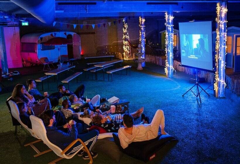 فندق Outside Inn
