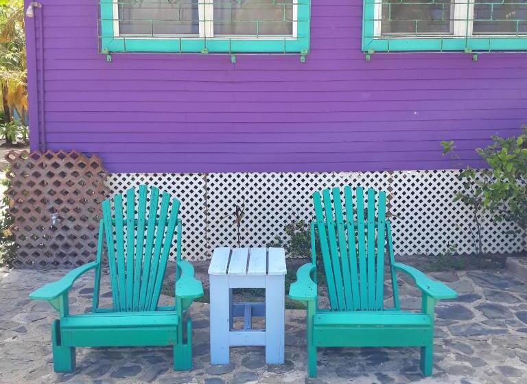 בית מלון כפרי Coco's Beachfront Cabanas