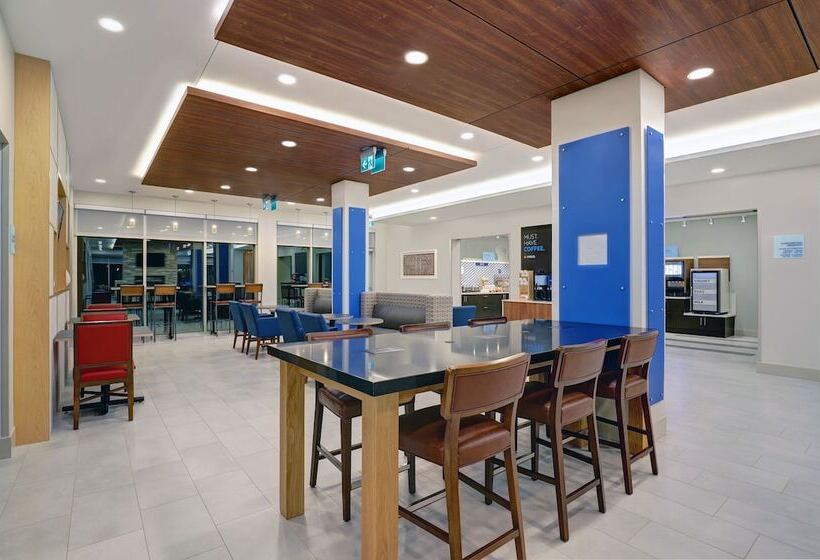 בית מלון כפרי Holiday Inn Express & Suites   Port Elgin