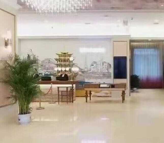 Отель Mercure Wuhan Yangluo