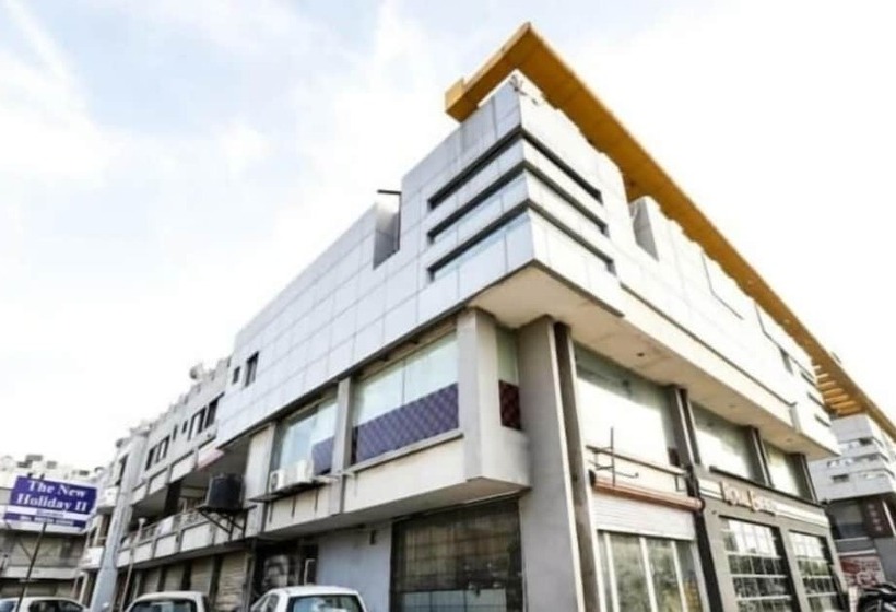 Отель The New Holiday Ii