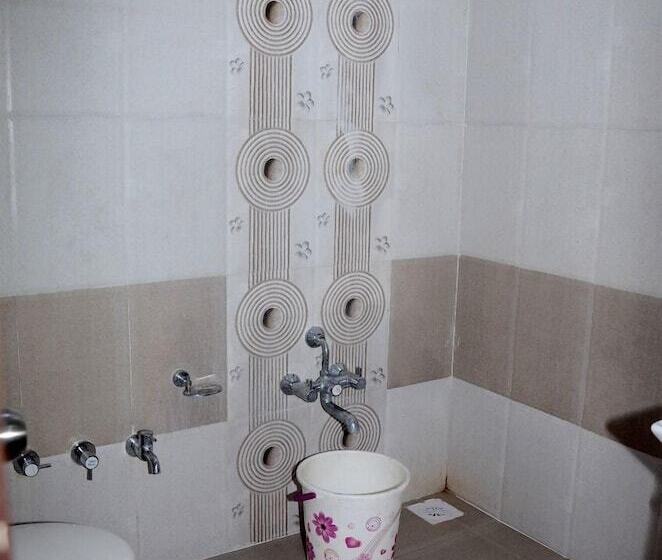 Отель The New Holiday Ii