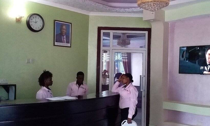 בית מלון כפרי Triple J Resort