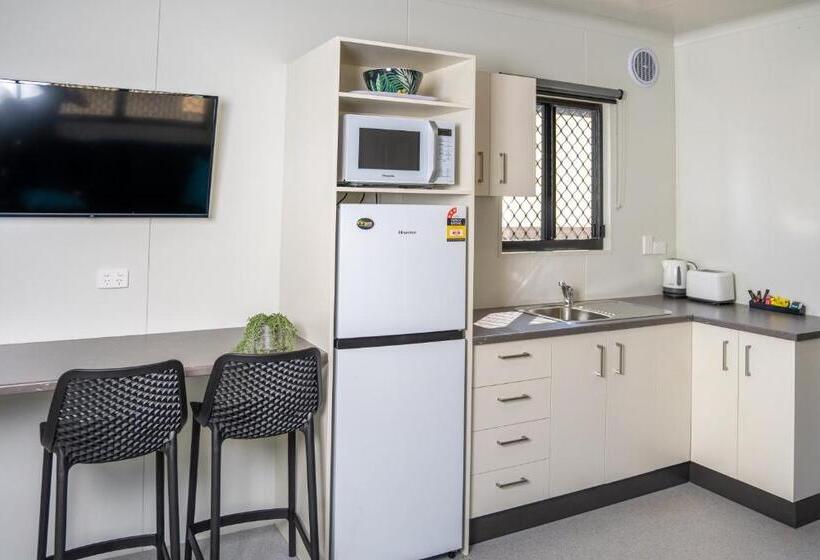 فندق Oasis Tourist Park