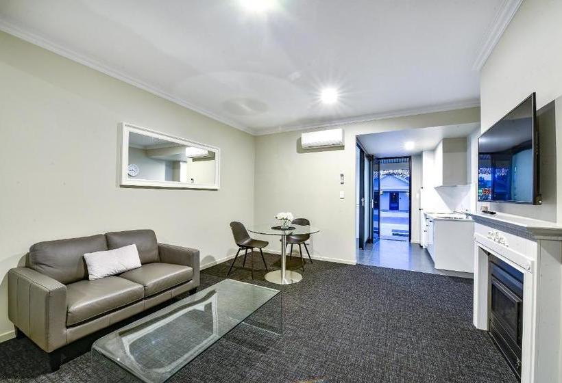 مُتل Aloha Central Premium Studios