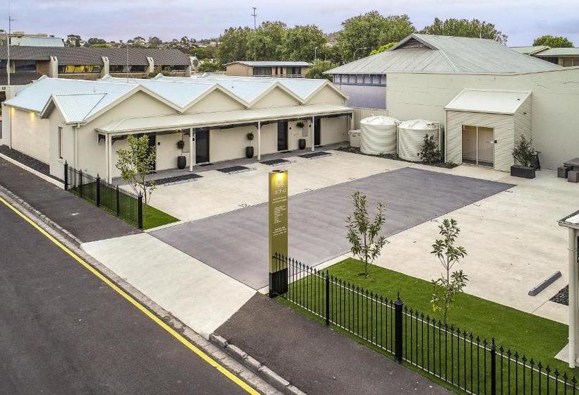 مُتل Aloha Central Premium Studios