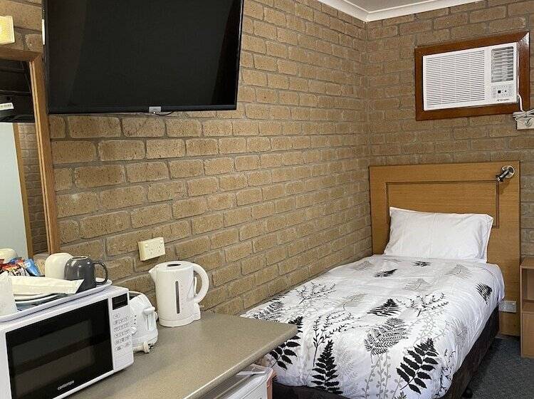 모텔 Darling Junction Motor Inn