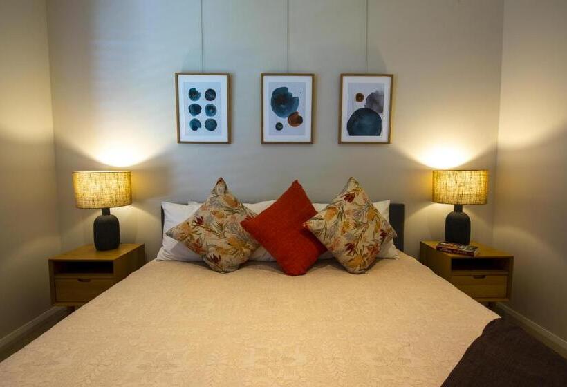 Bed and Breakfast Mews Cottages