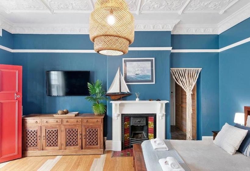 Manly Waves Studios & Apartments