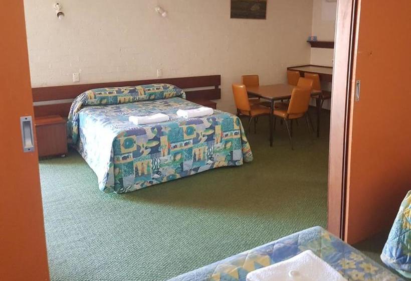 The Club Hotel Collie