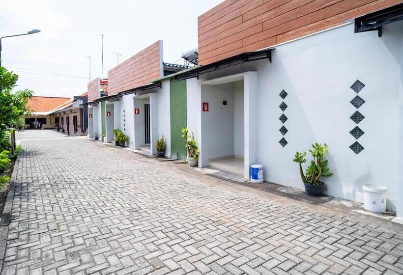 پانسیون Koolkost Syariah Near Transmart Tegal