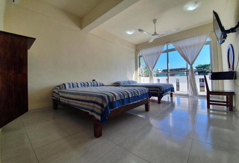 بنسيون Las Flores