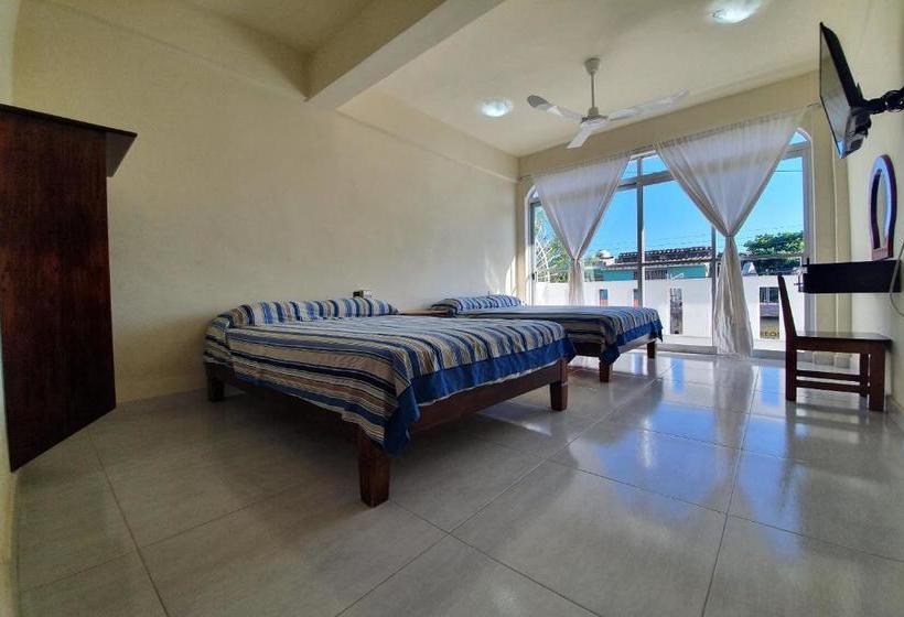 بنسيون Las Flores