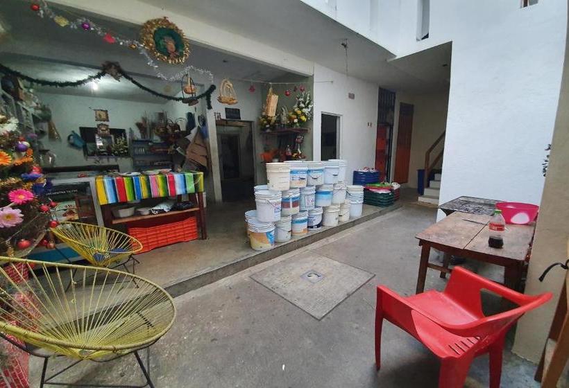 بنسيون Las Flores