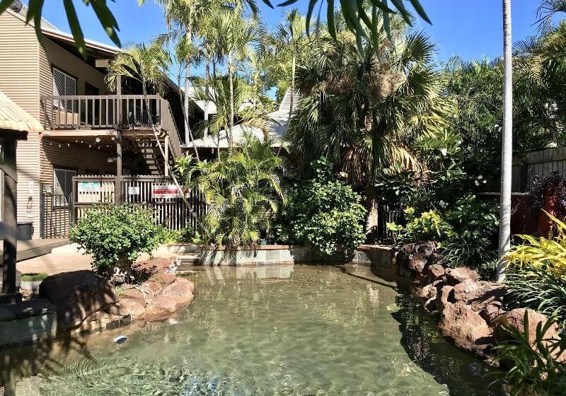 הוסטל Kimberley Travellers Lodge  Broome Yha