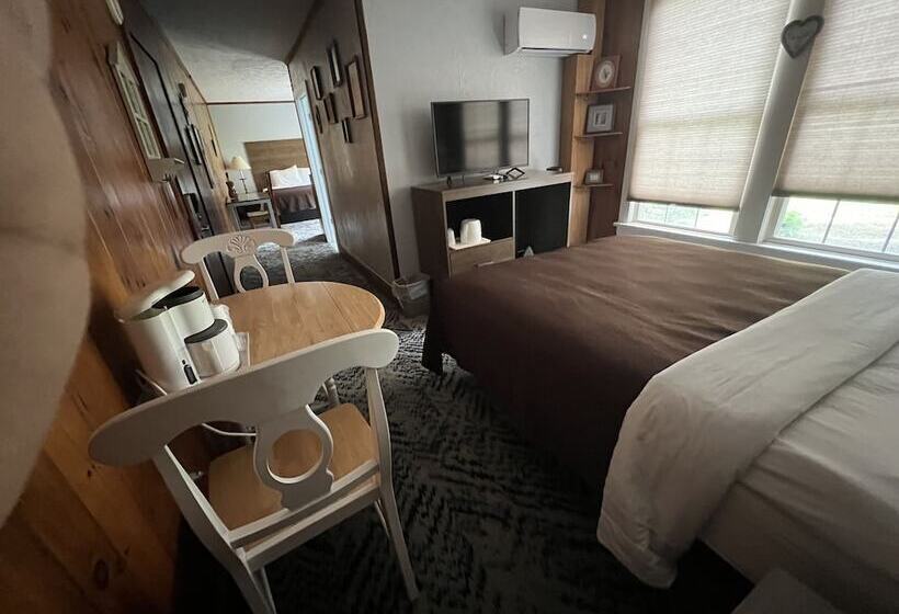 هتل Smoky Falls Lodge