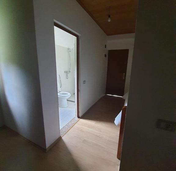 پانسیون Guest House Flodisa