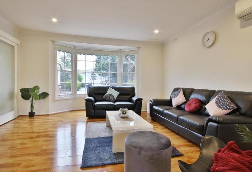 פנסיון Ivy Units Glen Waverley