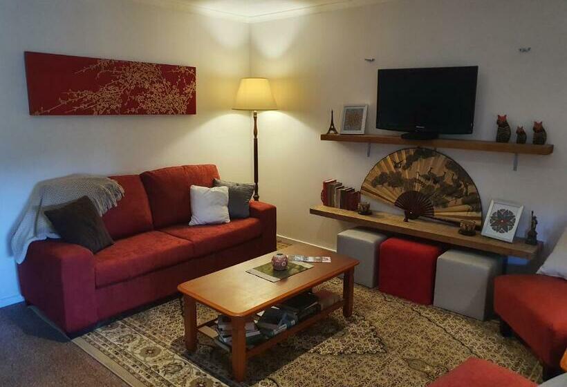 ペンション Oaktree Guest House