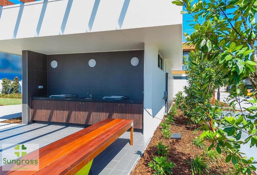 استراحتگاه The Residences At The Peninsula