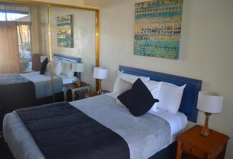 Tall Timbers Motel
