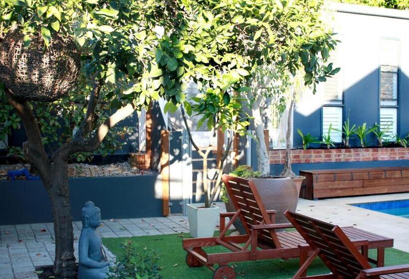 تختخواب و صبحانه Haven On The Park