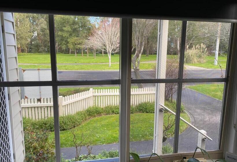 Creek Cottage Bed And Breakfast Traralgon