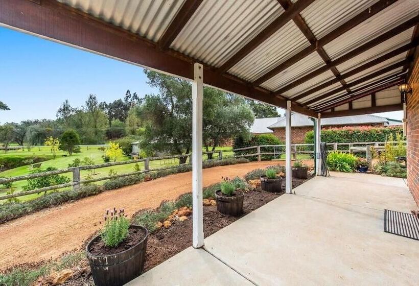 فندق على الطريق Blackwood Valley Suites