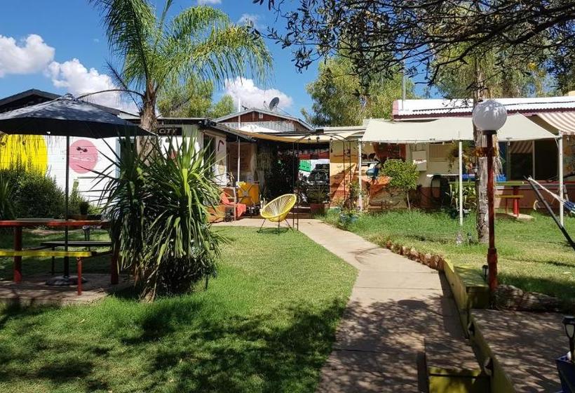 هاستل Alice's Secret Travellers Inn