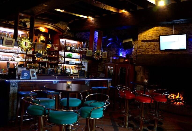 ベッドアンドブレックファースト Le Café Du Village   Bar à Cocktails & à Ambiance