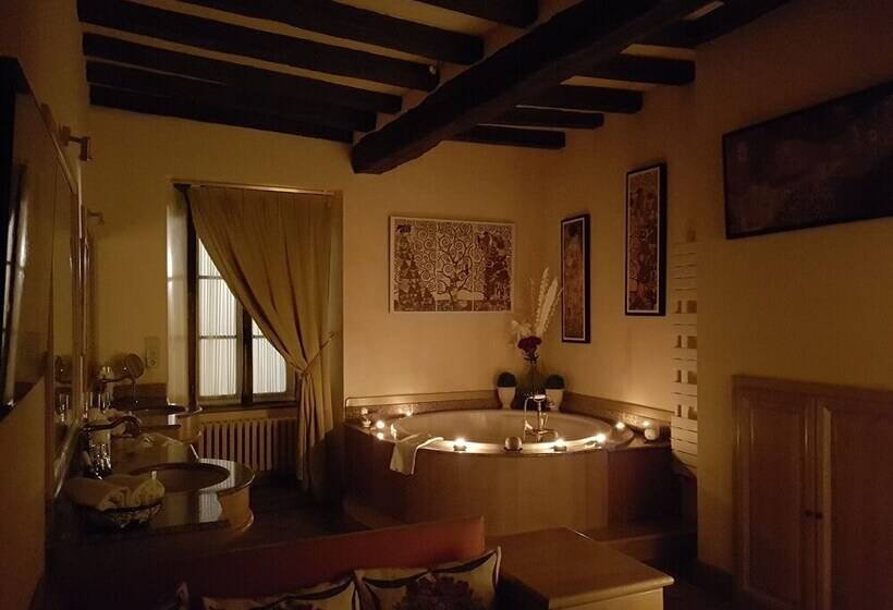 ベッドアンドブレックファースト Le Café Du Village   Bar à Cocktails & à Ambiance