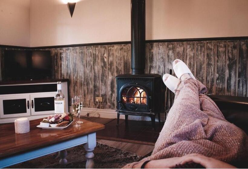 Отель Trawool Shed Cottages, Cafe And Restaurant