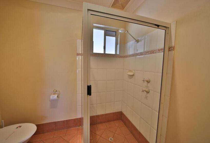 فندق على الطريق Emerald Explorers Inn