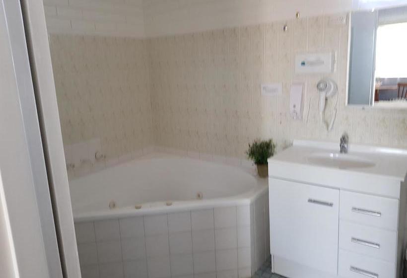 فندق على الطريق Jillaroo Motor Inn