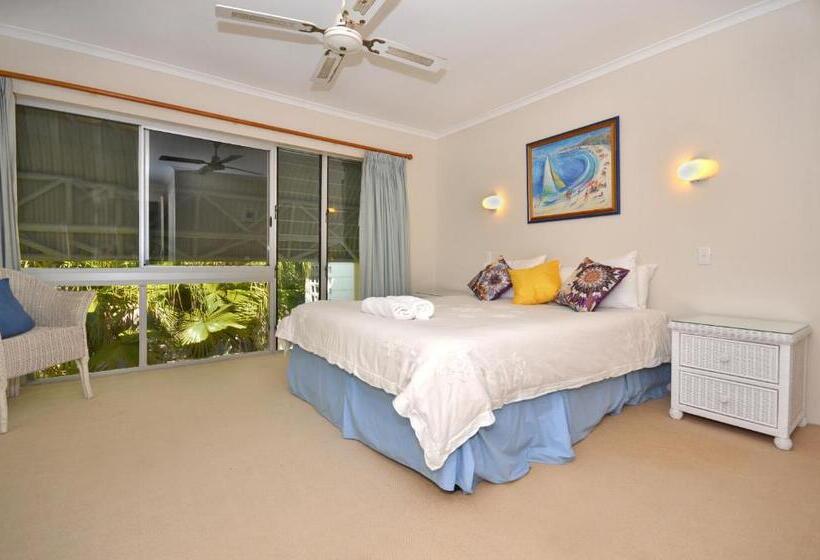 Raintrees Moffat Beach