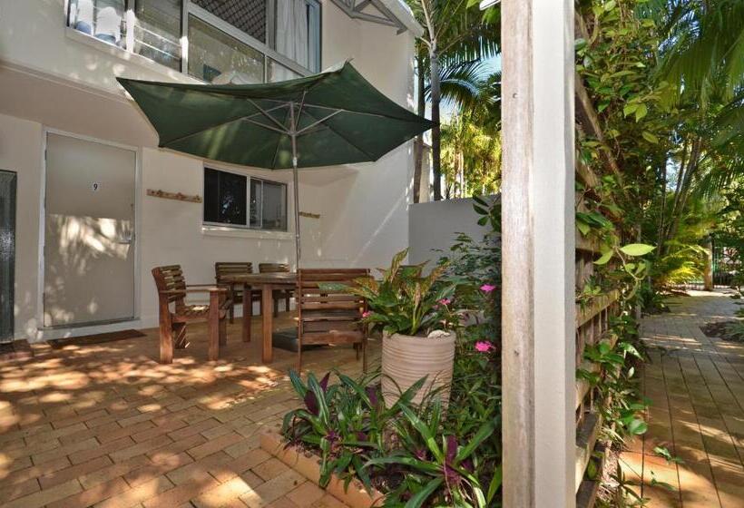 Raintrees Moffat Beach