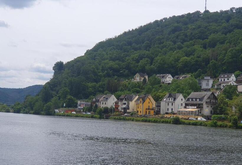 ホテル Panoramacafé Kattenes