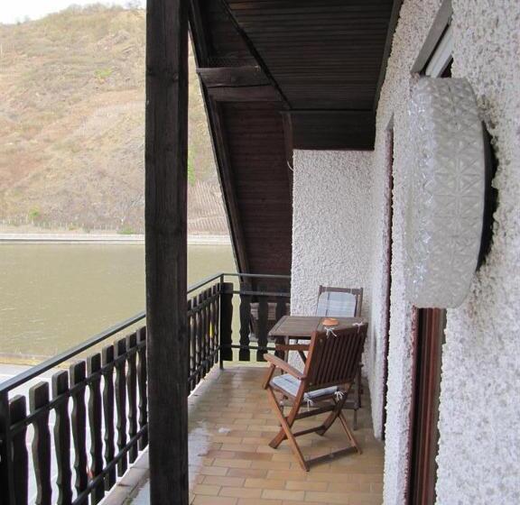 ホテル Panoramacafé Kattenes