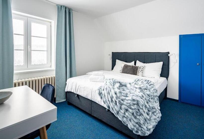 هتل Prazska Bouda