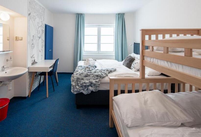 هتل Prazska Bouda