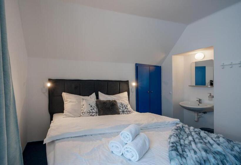 هتل Prazska Bouda