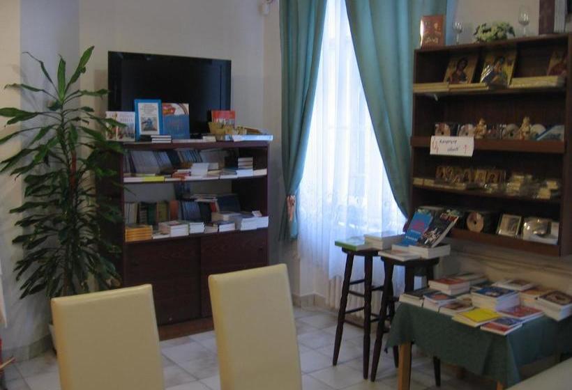 پانسیون Mater Salvatoris House