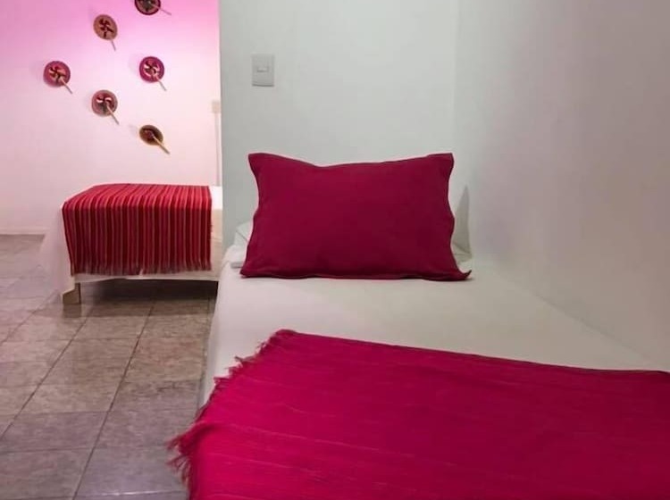 ユースホステル Hostal Tlaquepaque