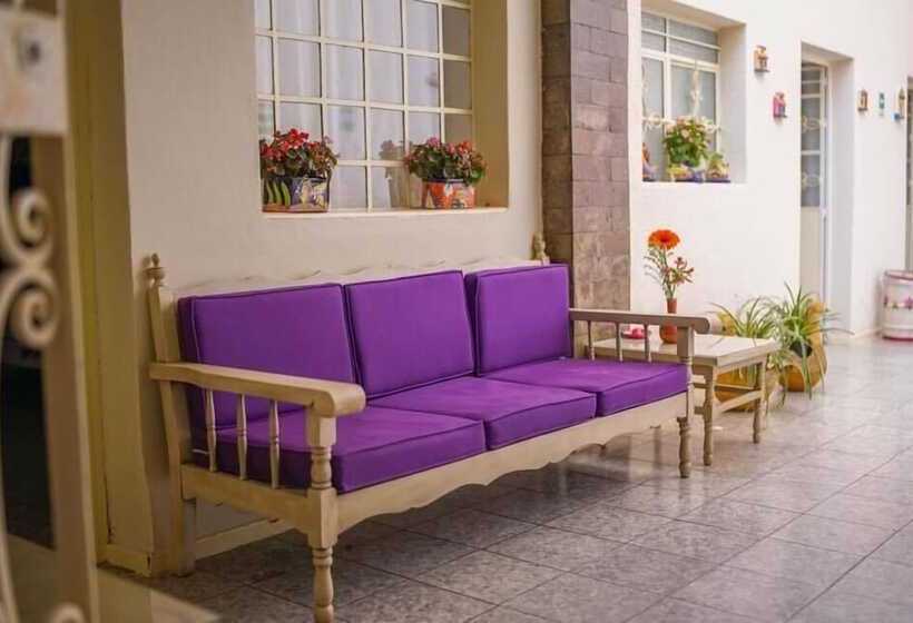 ユースホステル Hostal Tlaquepaque