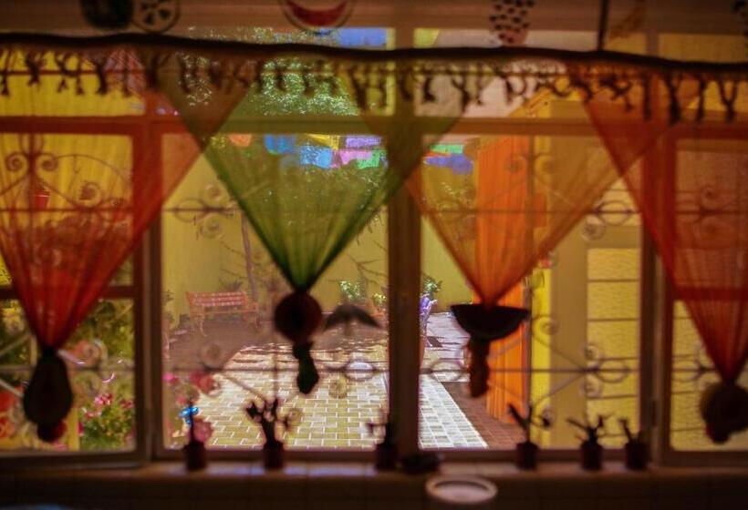ユースホステル Hostal Tlaquepaque