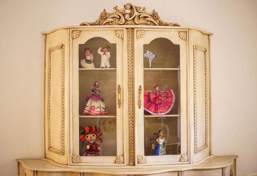 ユースホステル Hostal Tlaquepaque