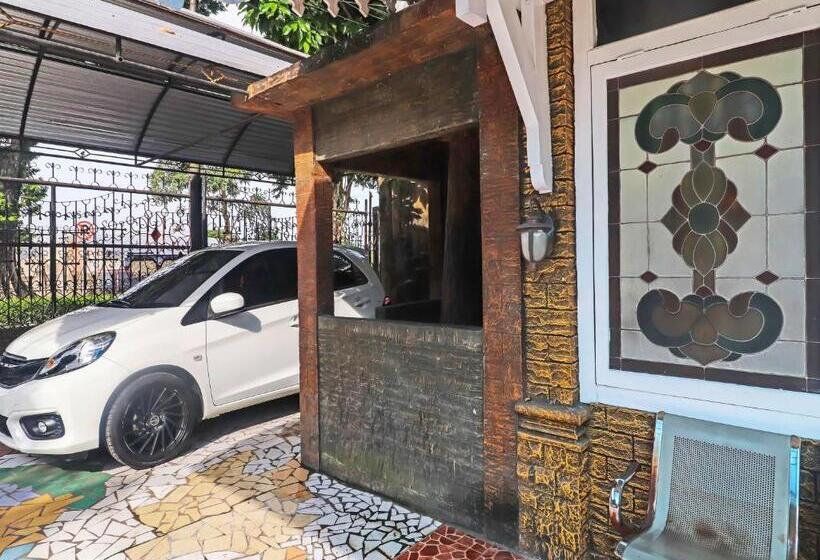 هتل Oyo Life 2899 Ardilia Kost